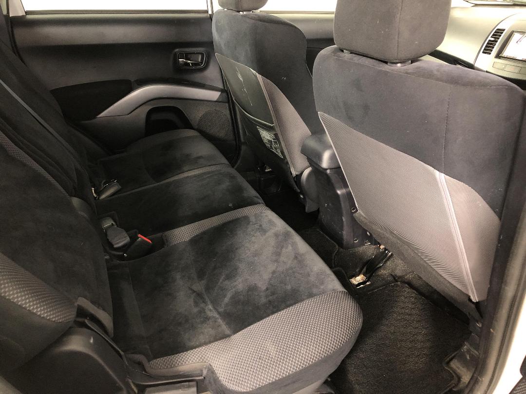 Photo '20' of Mitsubishi Outlander