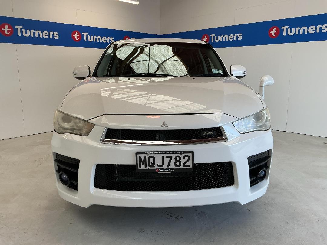 Photo '2' of Mitsubishi Outlander