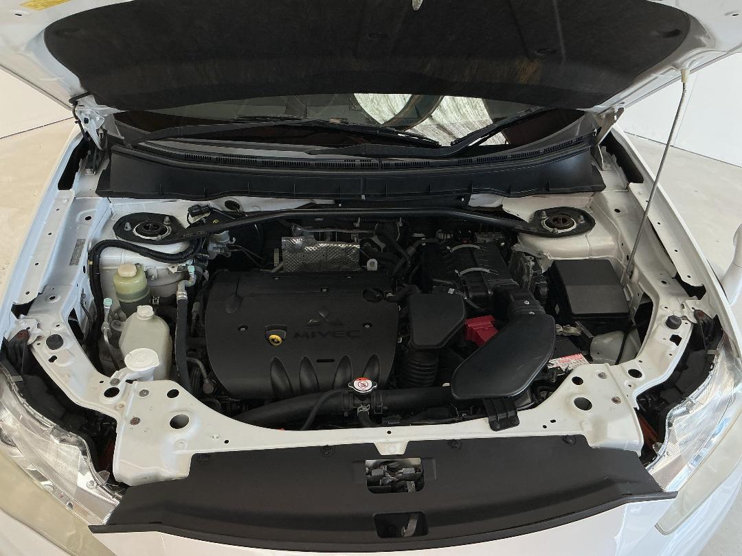 Photo '13' of Mitsubishi Outlander