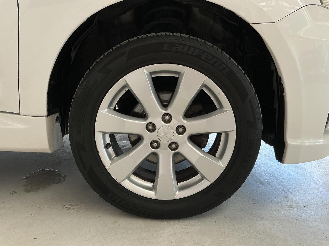 Photo '9' of Mitsubishi Outlander