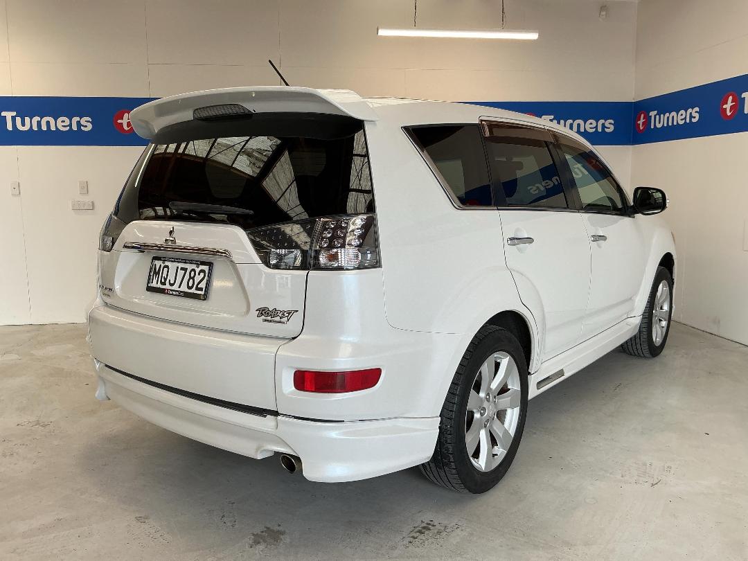 Photo '7' of Mitsubishi Outlander