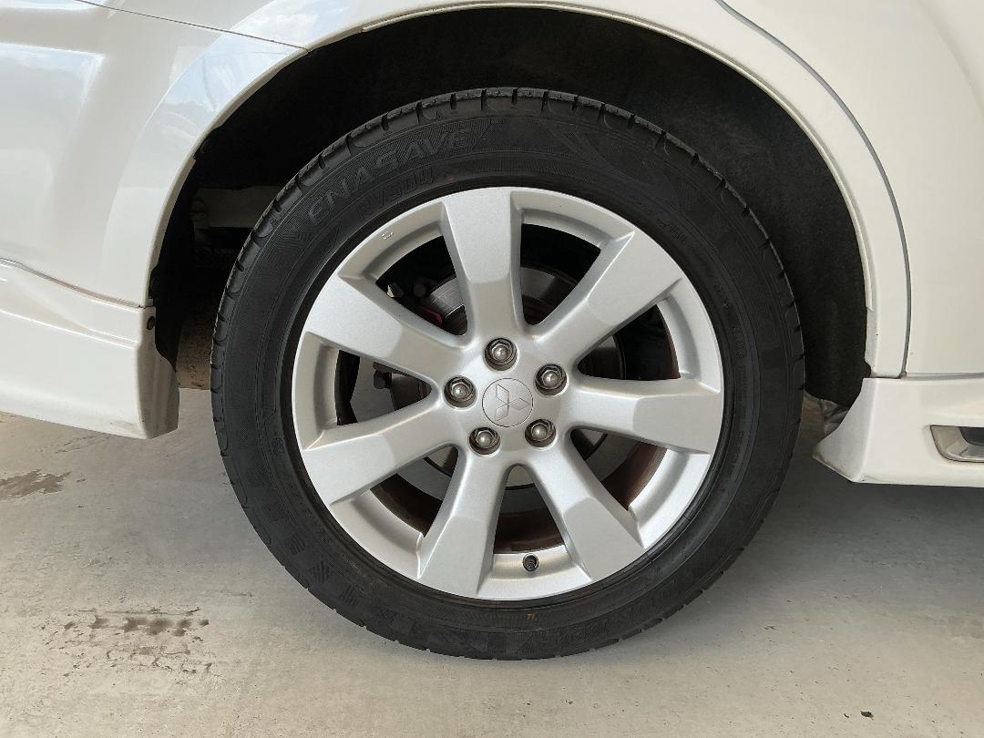 Photo '12' of Mitsubishi Outlander