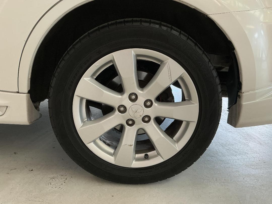 Photo '11' of Mitsubishi Outlander