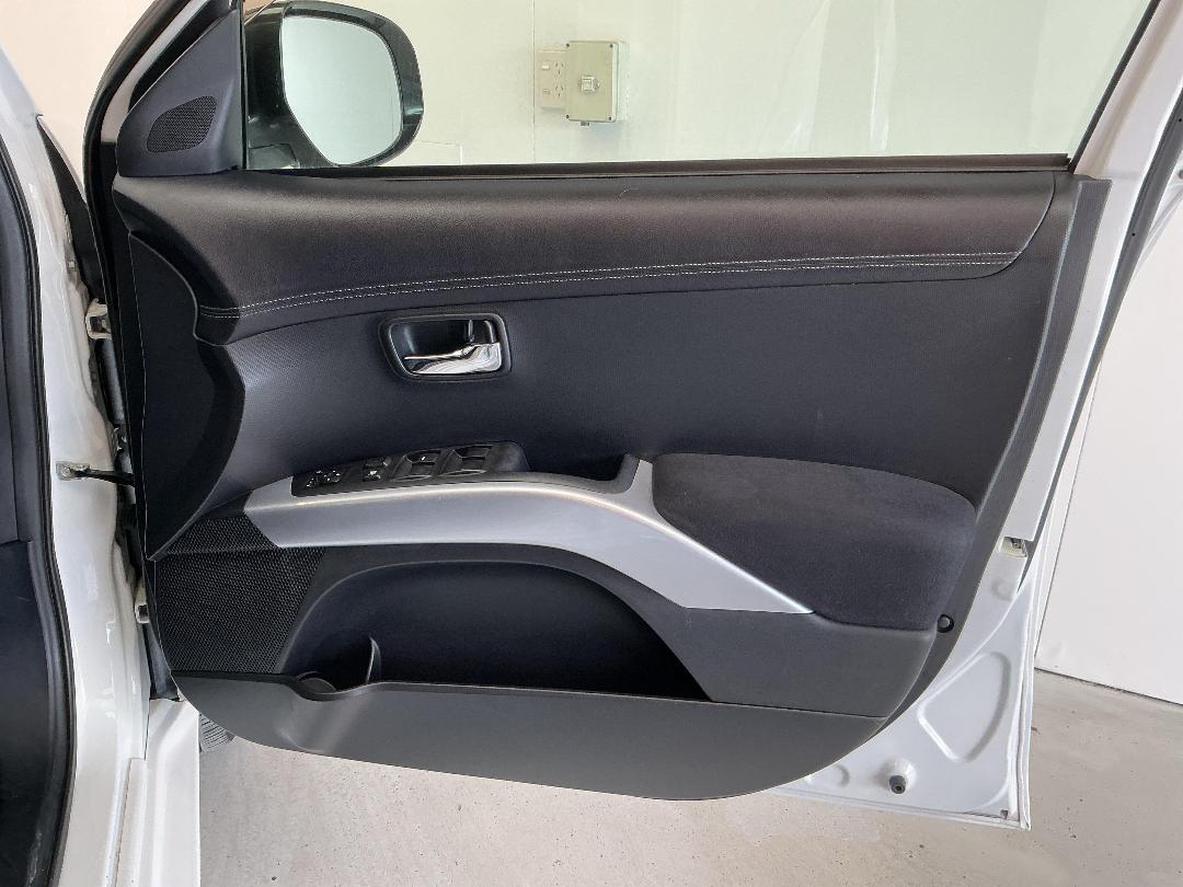 Photo '15' of Mitsubishi Outlander