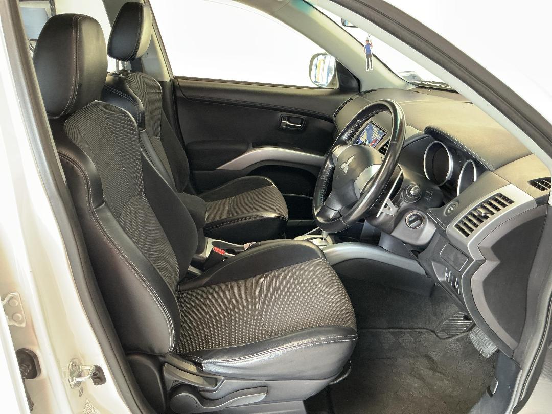 Photo '16' of Mitsubishi Outlander