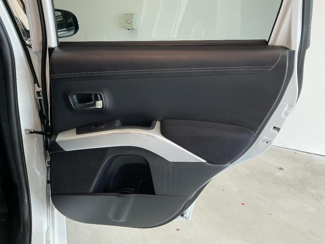 Photo '19' of Mitsubishi Outlander