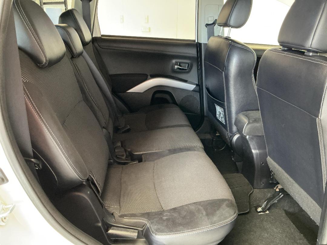 Photo '20' of Mitsubishi Outlander