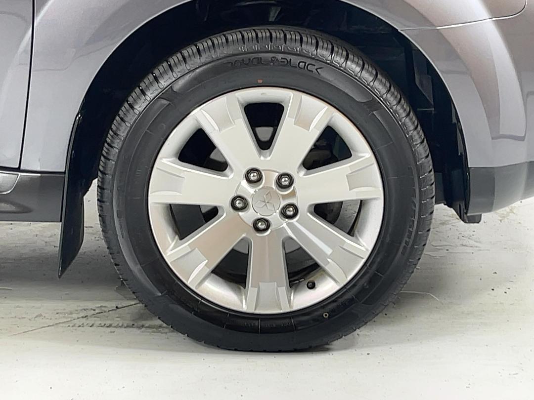 Photo '9' of Mitsubishi Outlander