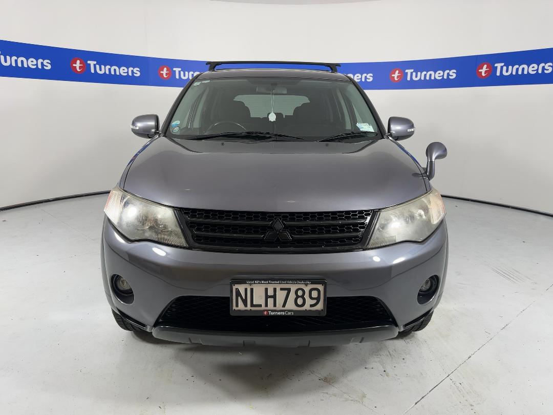 Photo '2' of Mitsubishi Outlander