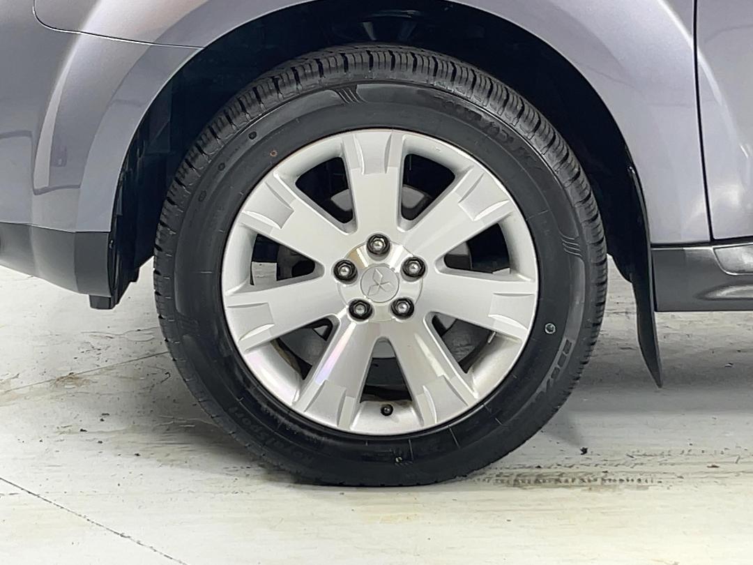 Photo '10' of Mitsubishi Outlander