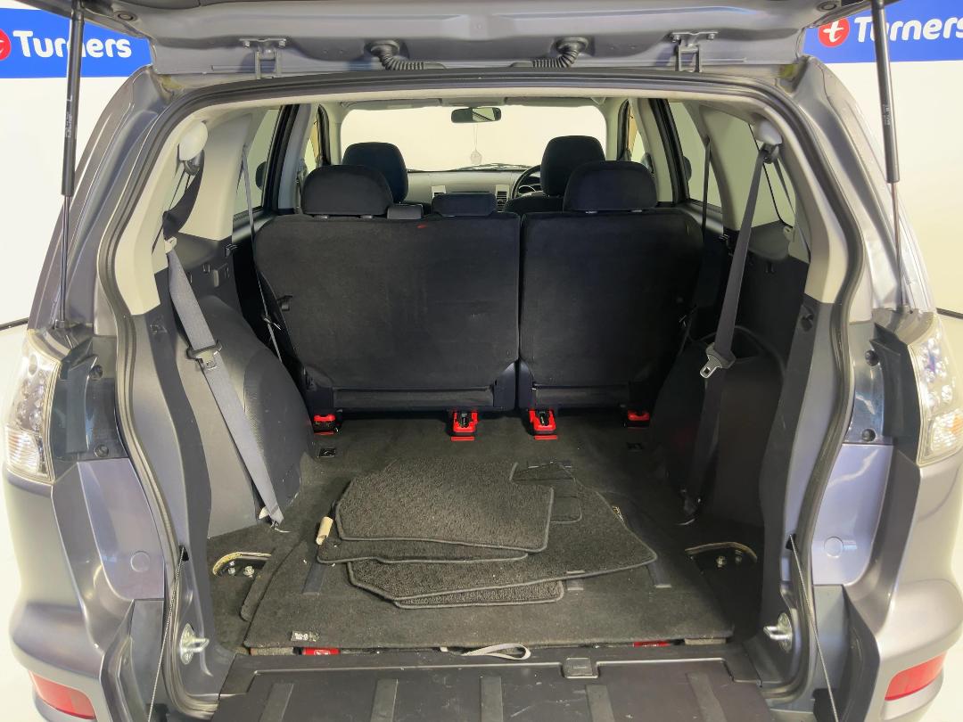 Photo '14' of Mitsubishi Outlander