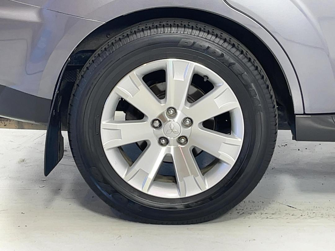 Photo '12' of Mitsubishi Outlander