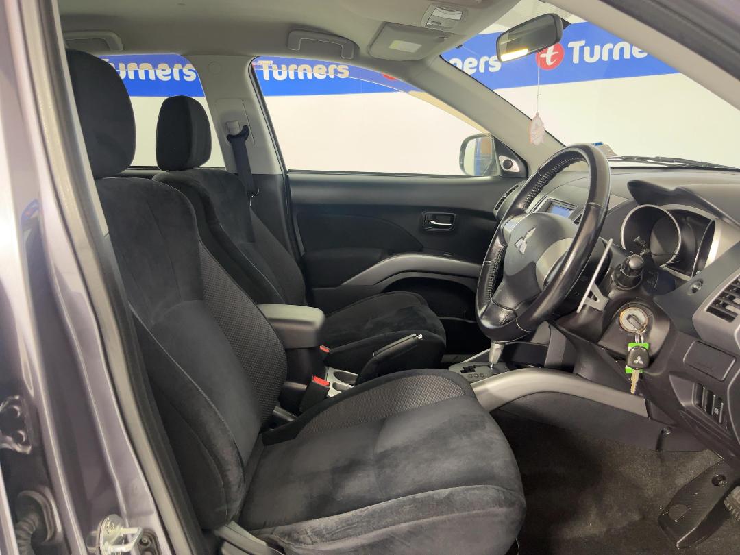 Photo '16' of Mitsubishi Outlander