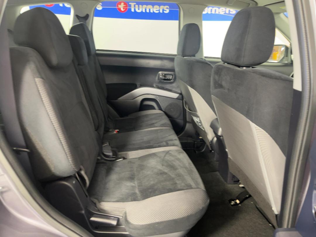 Photo '20' of Mitsubishi Outlander