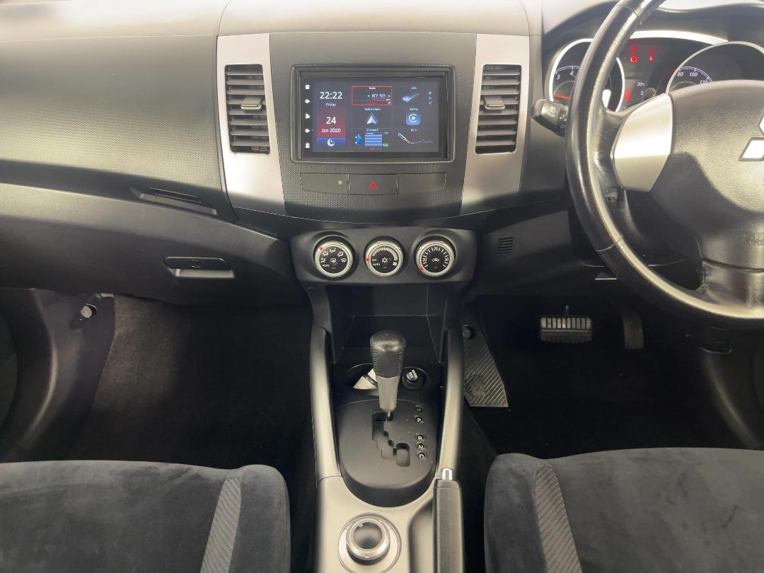 Photo '18' of Mitsubishi Outlander