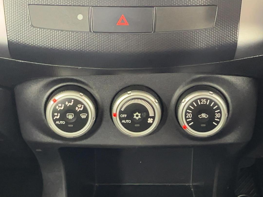 Photo '24' of Mitsubishi Outlander