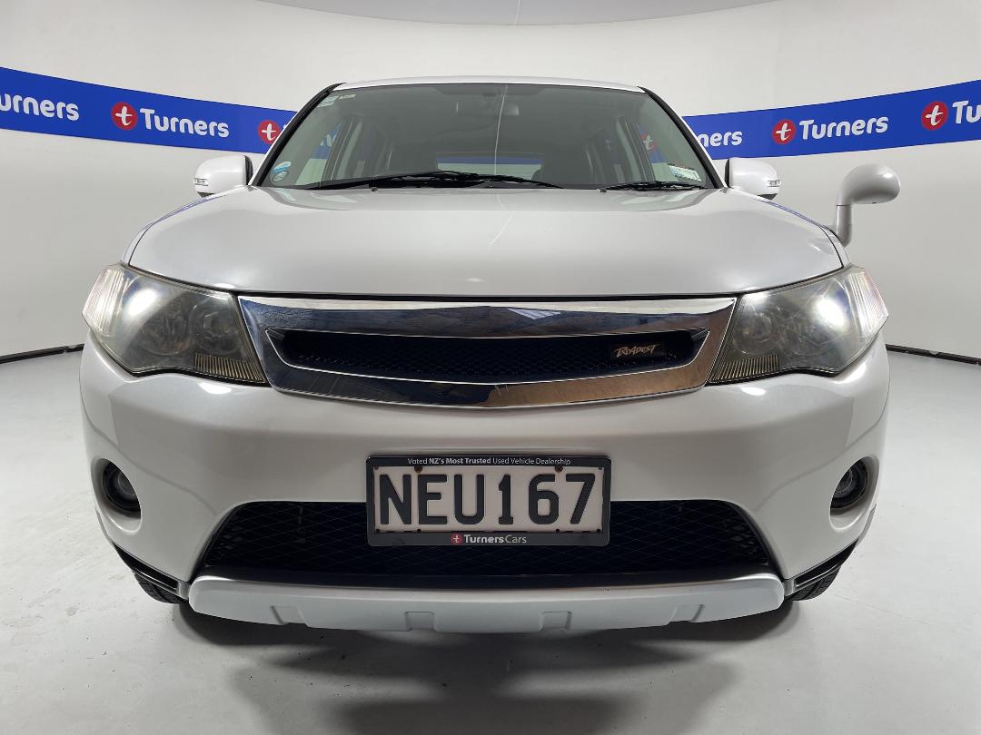 Photo '2' of Mitsubishi Outlander