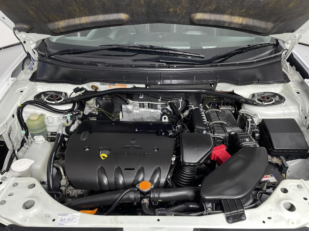 Photo '13' of Mitsubishi Outlander