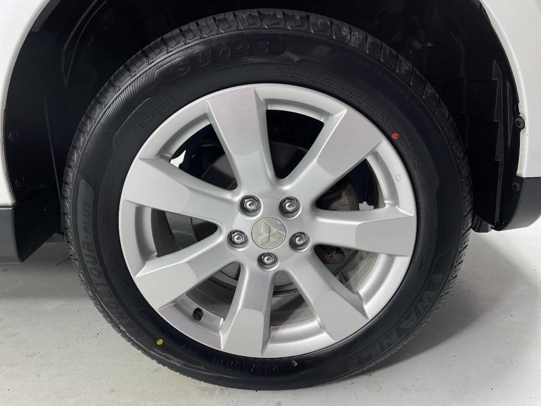 Photo '9' of Mitsubishi Outlander