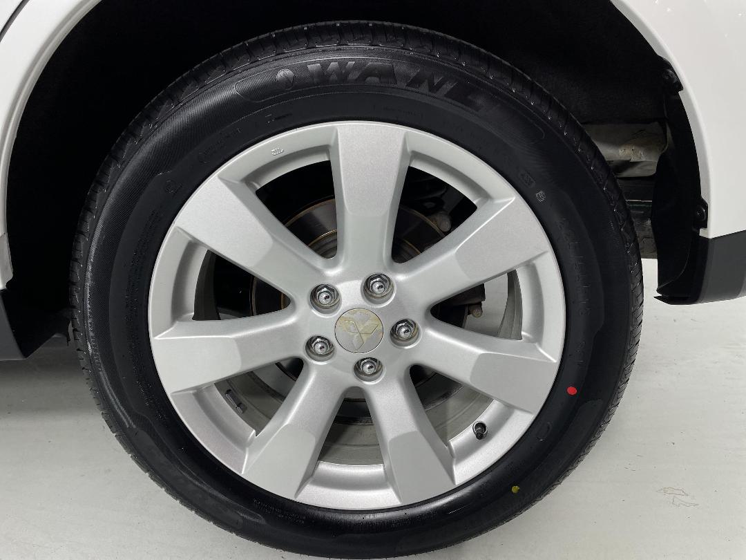 Photo '11' of Mitsubishi Outlander