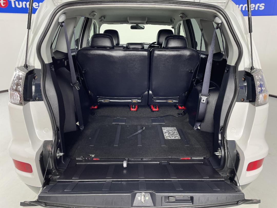 Photo '14' of Mitsubishi Outlander