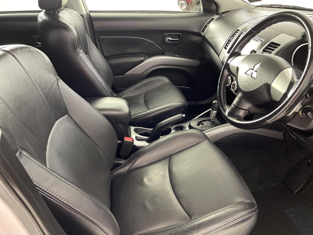 Photo '16' of Mitsubishi Outlander