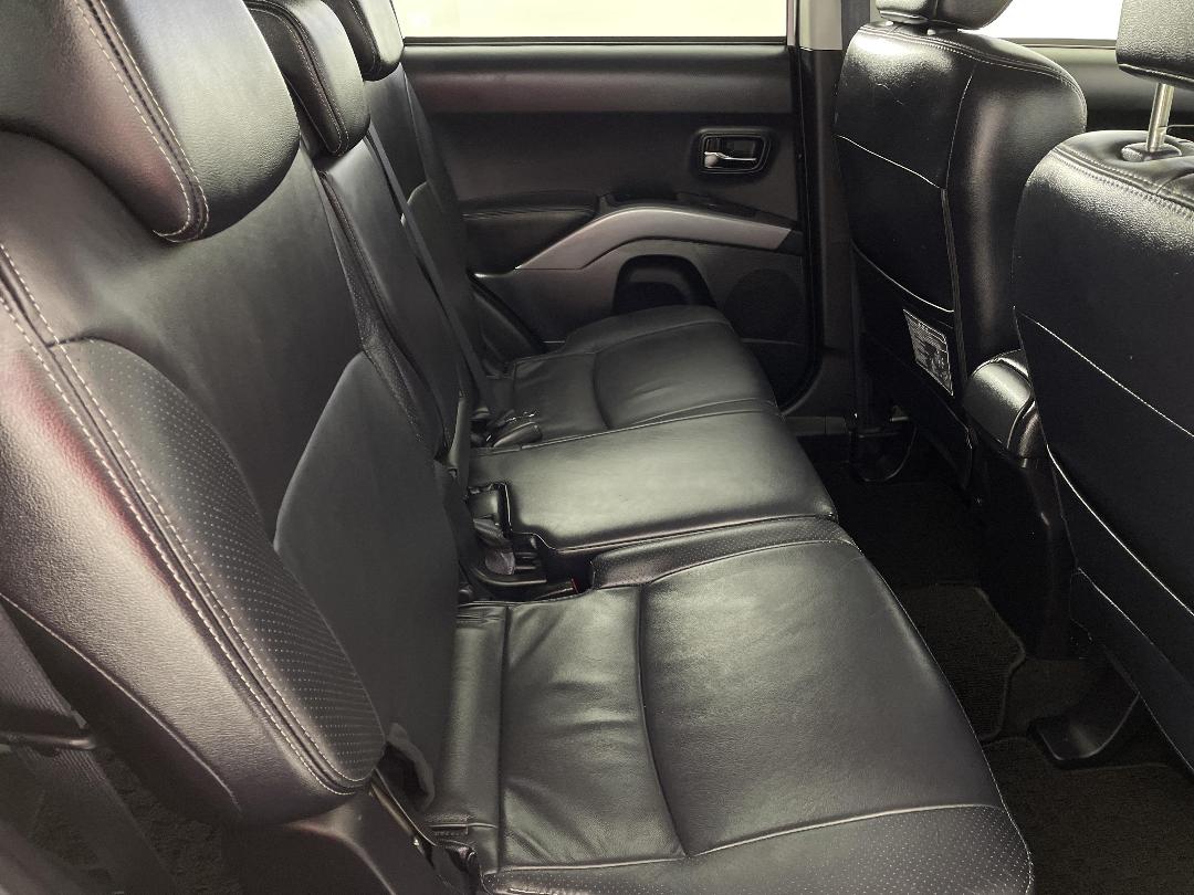 Photo '20' of Mitsubishi Outlander