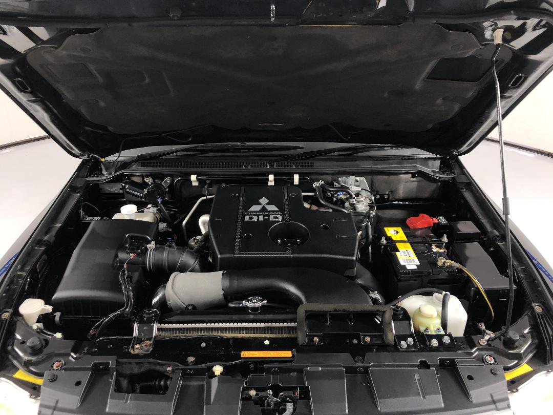 Photo '13' of Mitsubishi Pajero Photo '13' of Mitsubishi Pajero