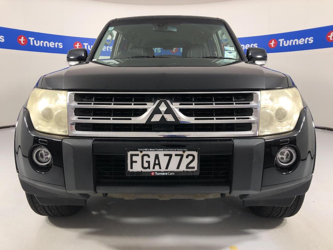 Photo '2' of Mitsubishi Pajero Photo '2' of Mitsubishi Pajero