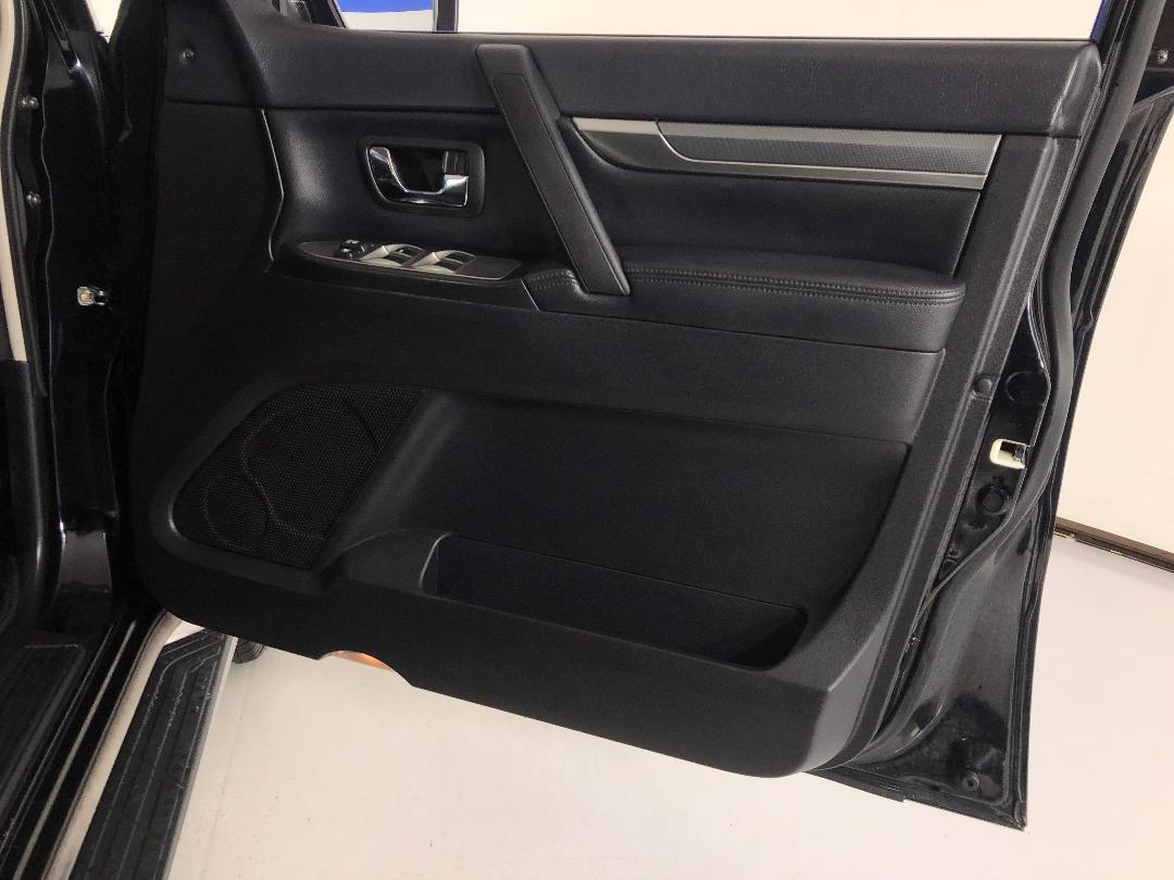 Photo '15' of Mitsubishi Pajero Photo '15' of Mitsubishi Pajero