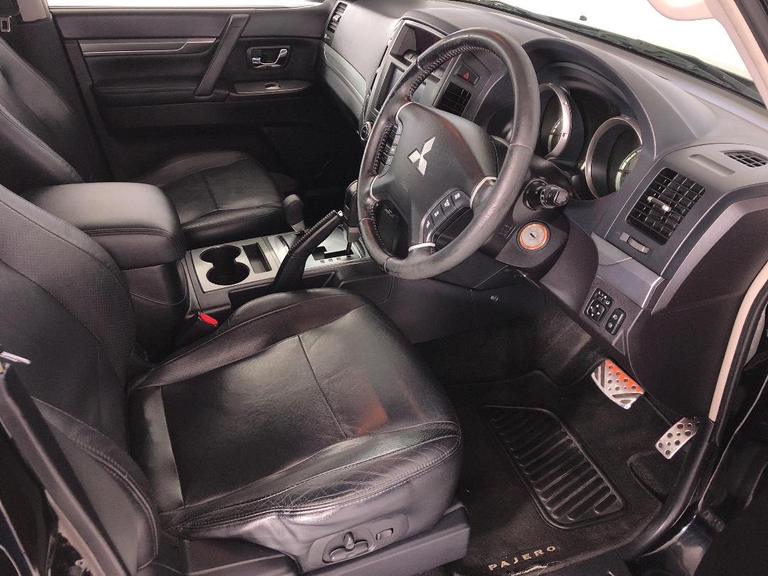 Photo '16' of Mitsubishi Pajero Photo '16' of Mitsubishi Pajero