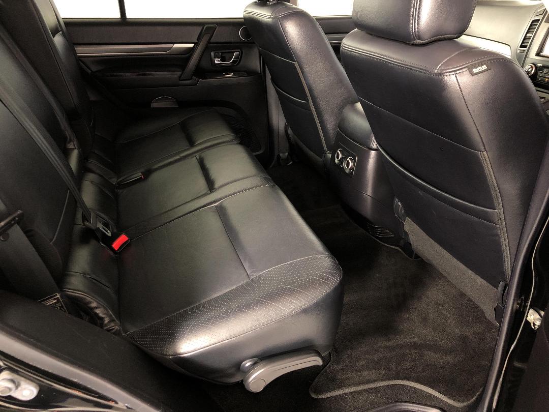 Photo '20' of Mitsubishi Pajero Photo '20' of Mitsubishi Pajero