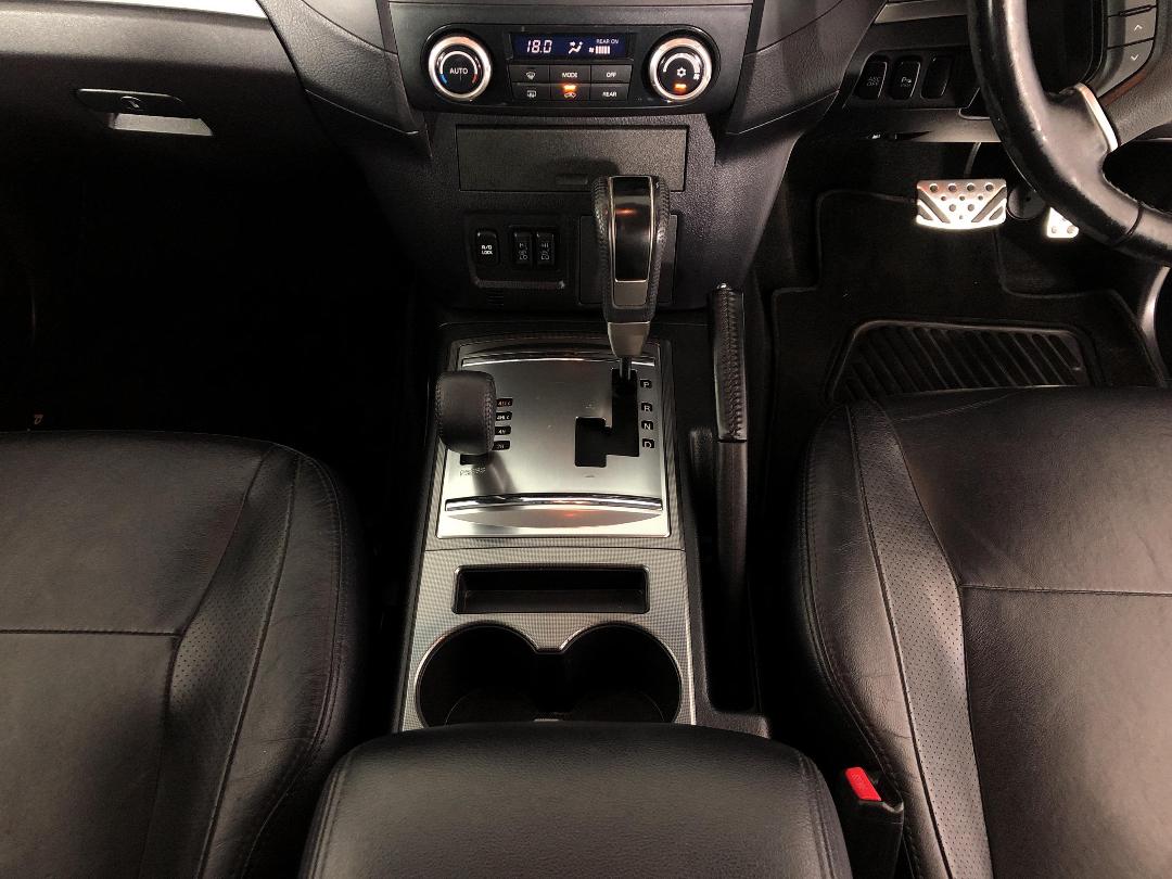 Photo '18' of Mitsubishi Pajero Photo '18' of Mitsubishi Pajero