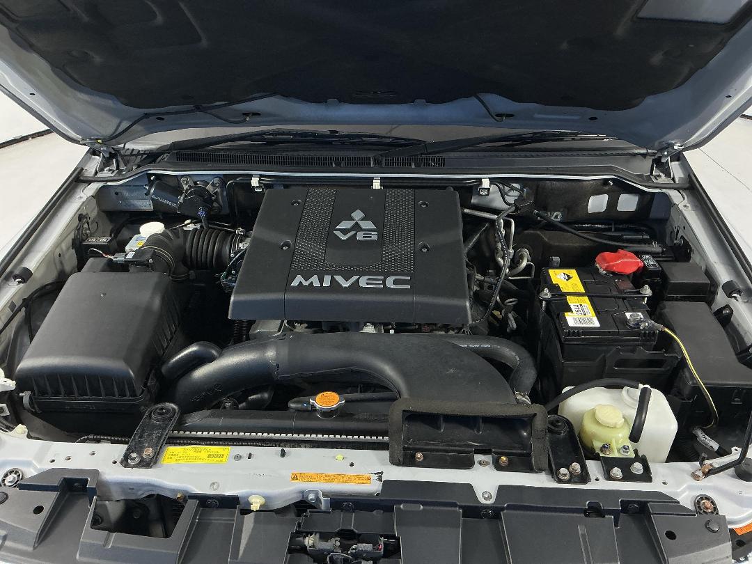 Photo '13' of Mitsubishi Pajero