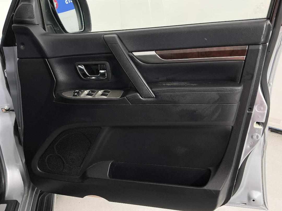 Photo '15' of Mitsubishi Pajero