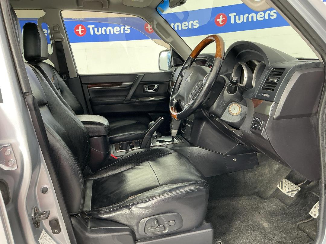 Photo '16' of Mitsubishi Pajero