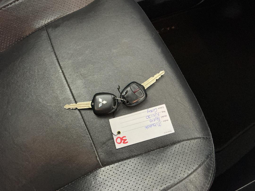 Photo '22' of Mitsubishi Pajero