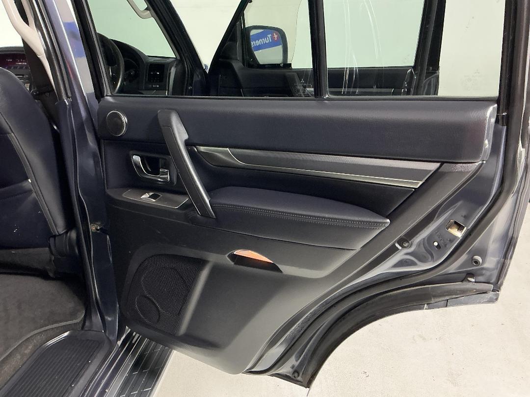 Photo '19' of Mitsubishi Pajero