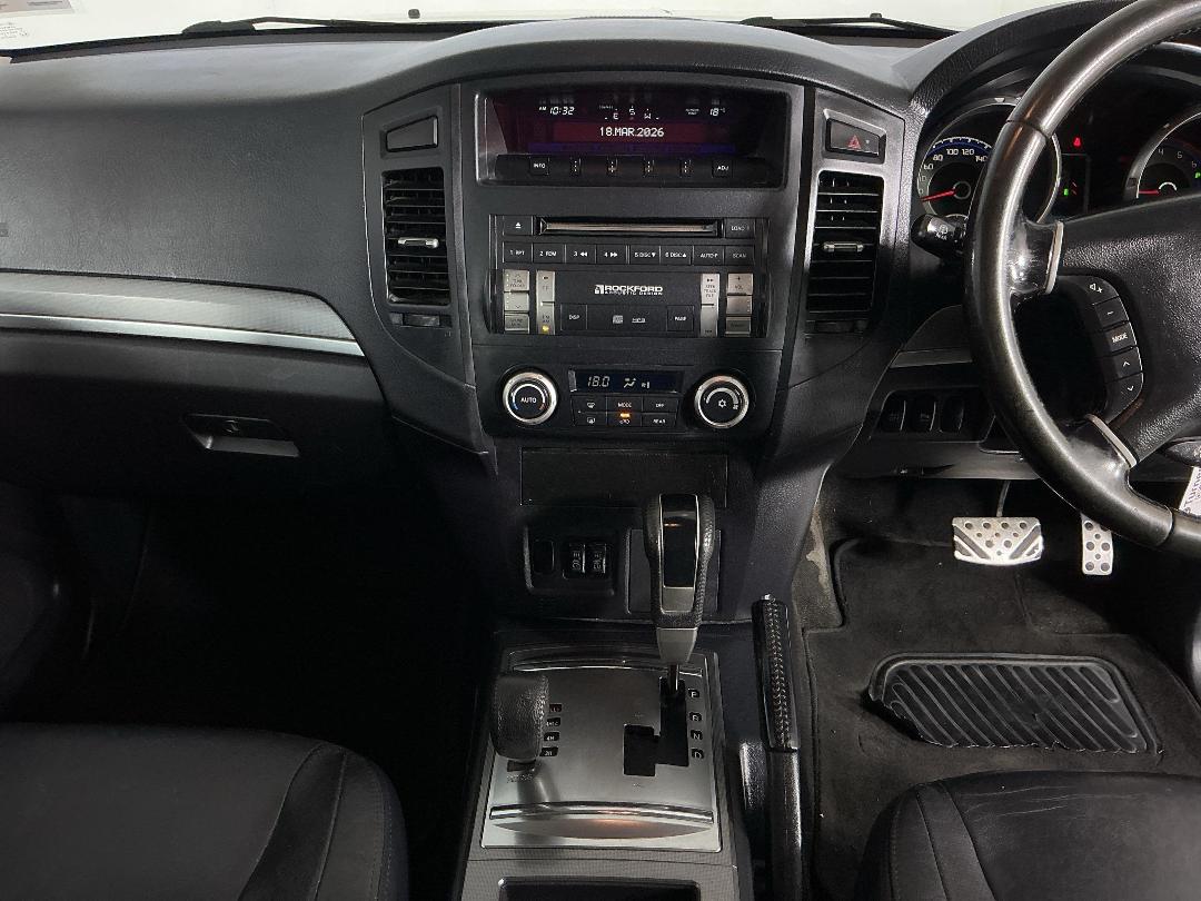 Photo '18' of Mitsubishi Pajero