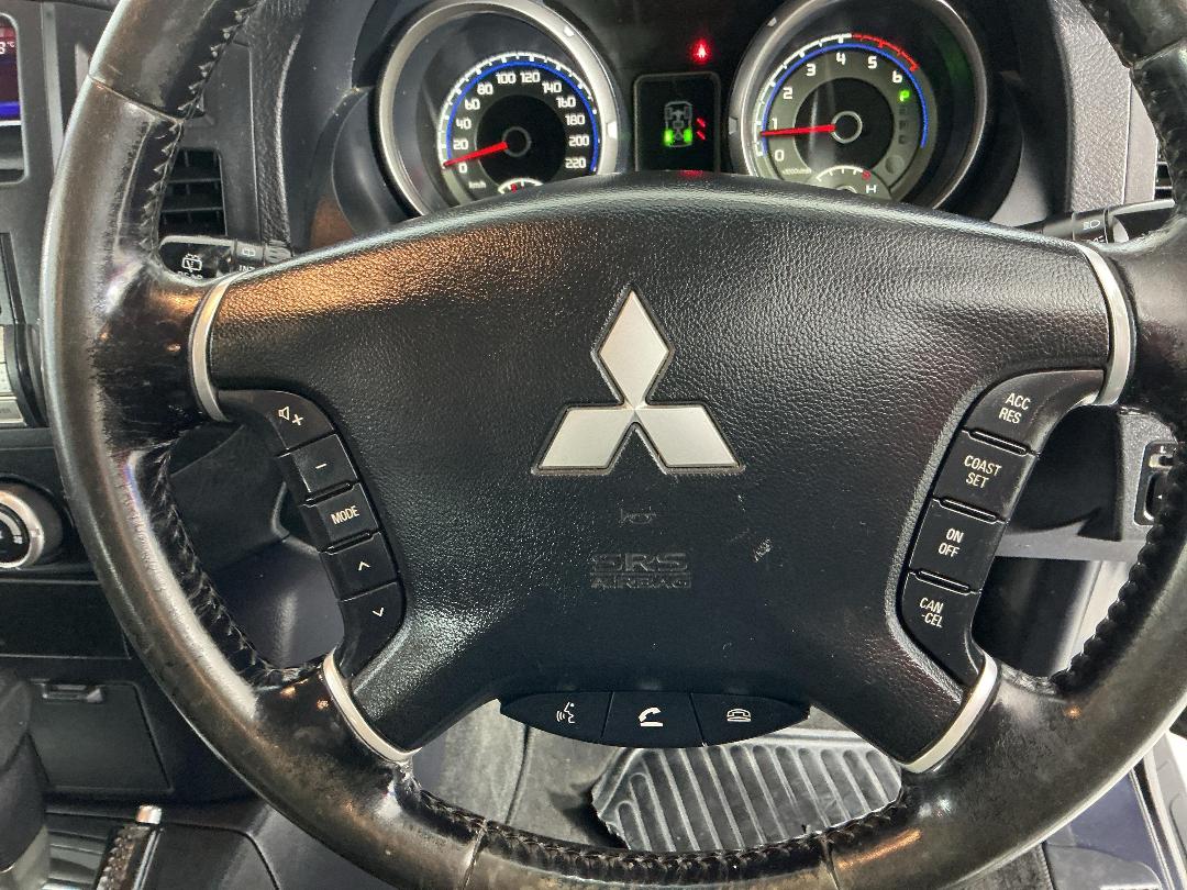 Photo '23' of Mitsubishi Pajero