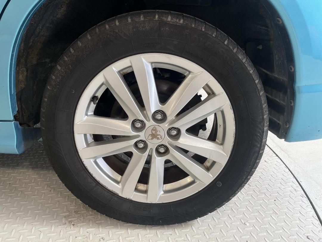 Photo '11' of Mitsubishi RVR