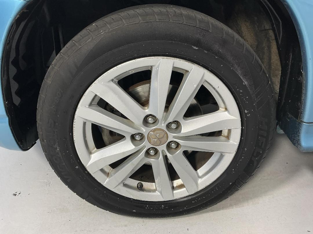 Photo '10' of Mitsubishi RVR