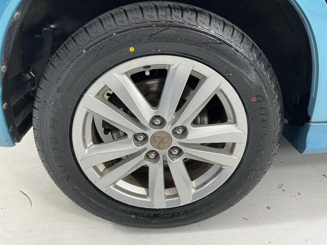 Photo '12' of Mitsubishi RVR