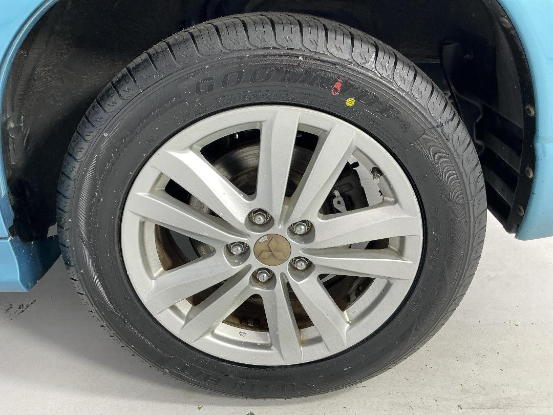 Photo '11' of Mitsubishi RVR