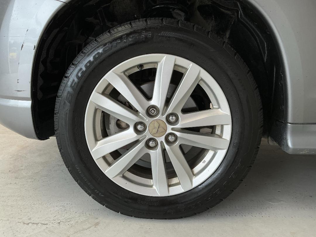 Photo '10' of Mitsubishi RVR