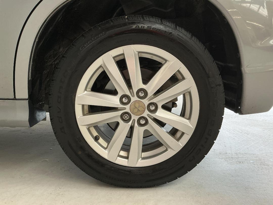 Photo '11' of Mitsubishi RVR