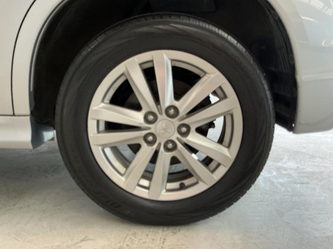 Photo '11' of Mitsubishi RVR