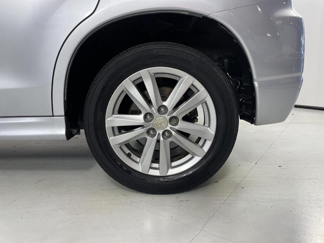 Photo '11' of Mitsubishi RVR