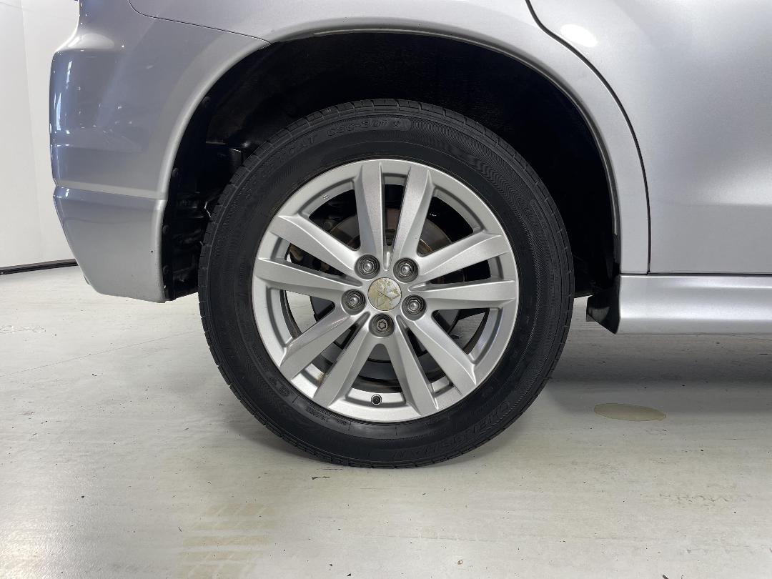 Photo '12' of Mitsubishi RVR