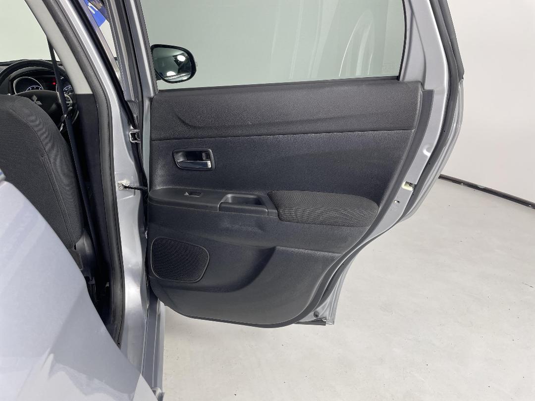 Photo '19' of Mitsubishi RVR